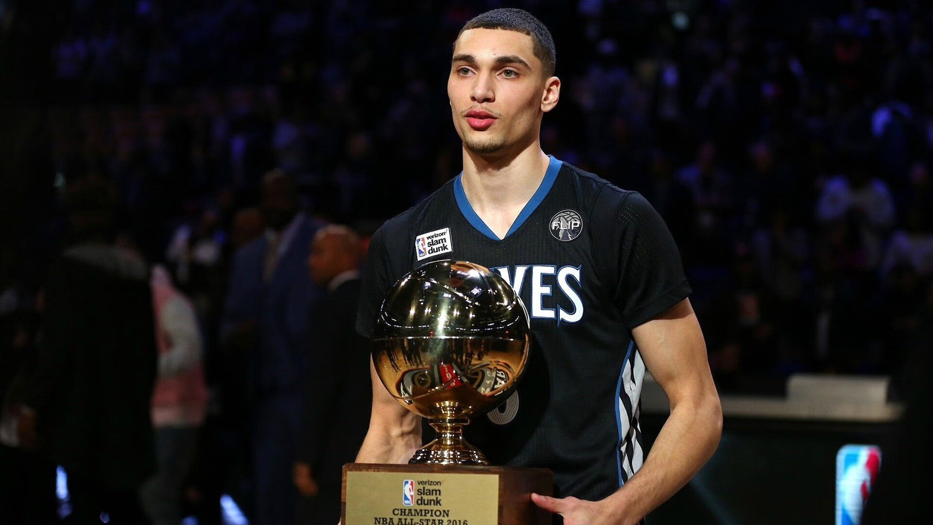 NBA季后赛焦点战，当中国雷恩成为赛场外的另一场博弈